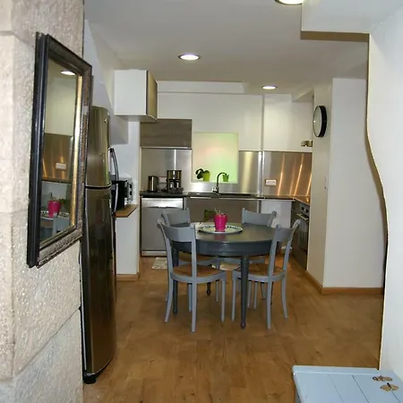 Duplex Jacquemart - Caveau Bourguignon - Centre Historique Dijon Apartment *