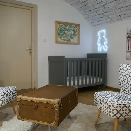 Duplex Jacquemart - Caveau Bourguignon - Centre Historique Dijon Apartment *